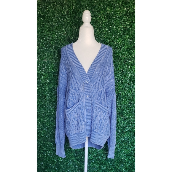 42. J.Crew Cable-knit V-neck cardigan sweater - Picture 5 of 10